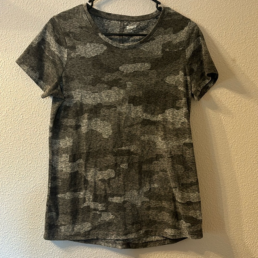 Duluth gray camo short sleeve size small